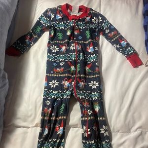 Hanna Andersson Navy Blue Red Gnome Print Zipper Pajama Set